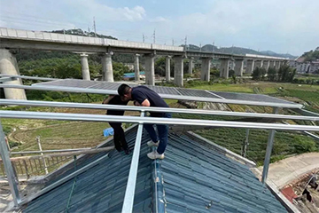 Can photovoltaic power stations still generate electricity normally on cloudy or rainy days?